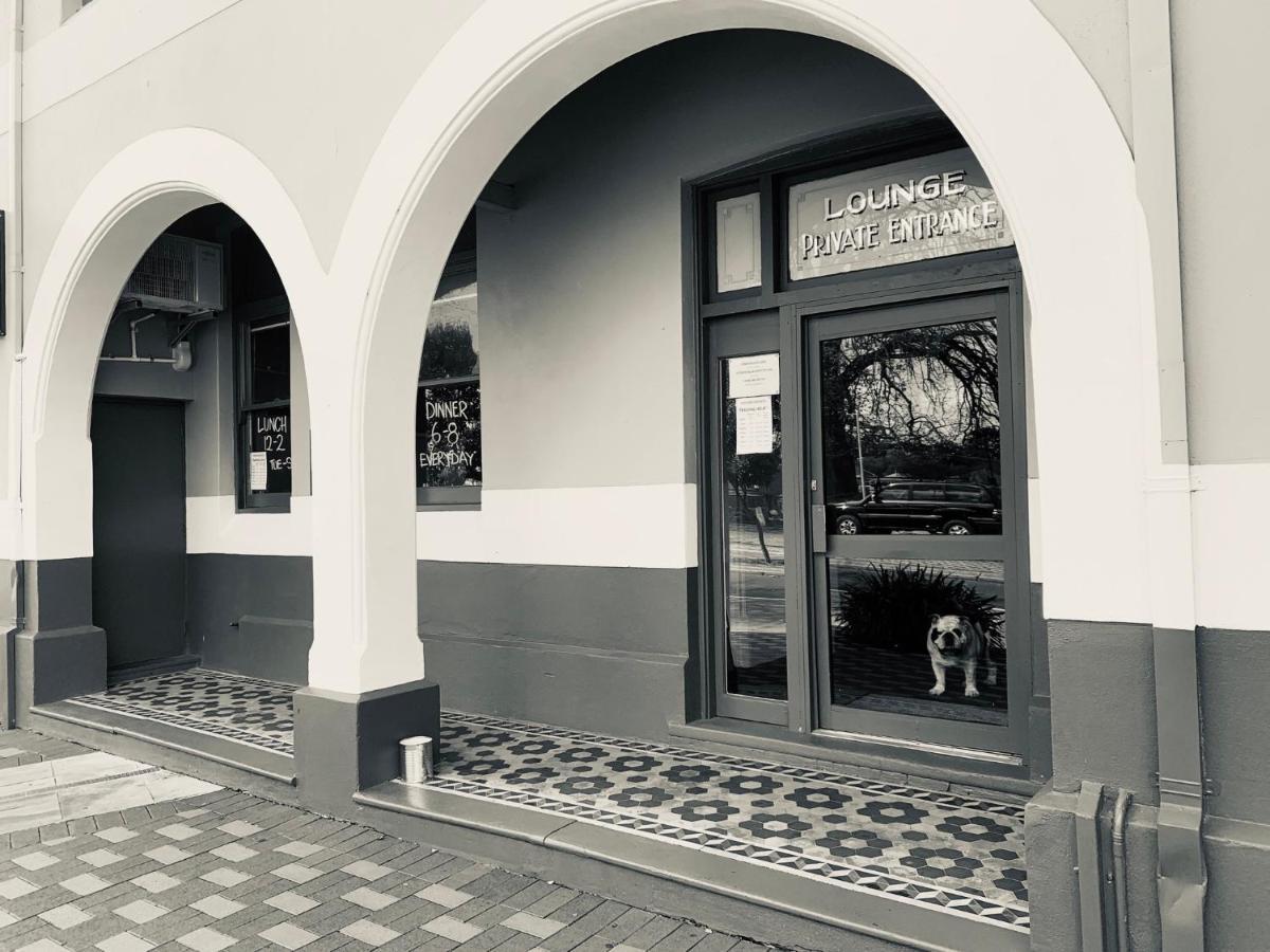 Donnybrook Hotel Wa Kültér fotó