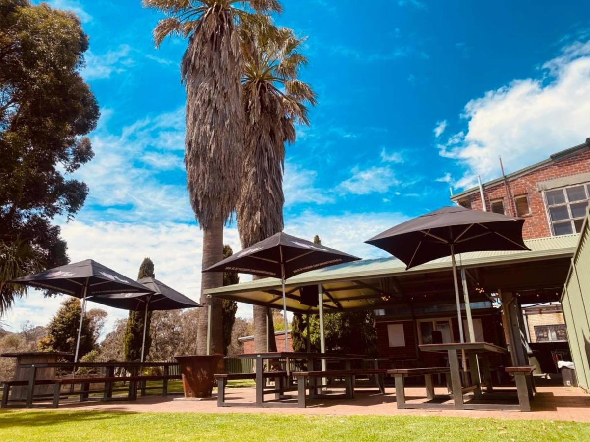 Donnybrook Hotel Wa Kültér fotó