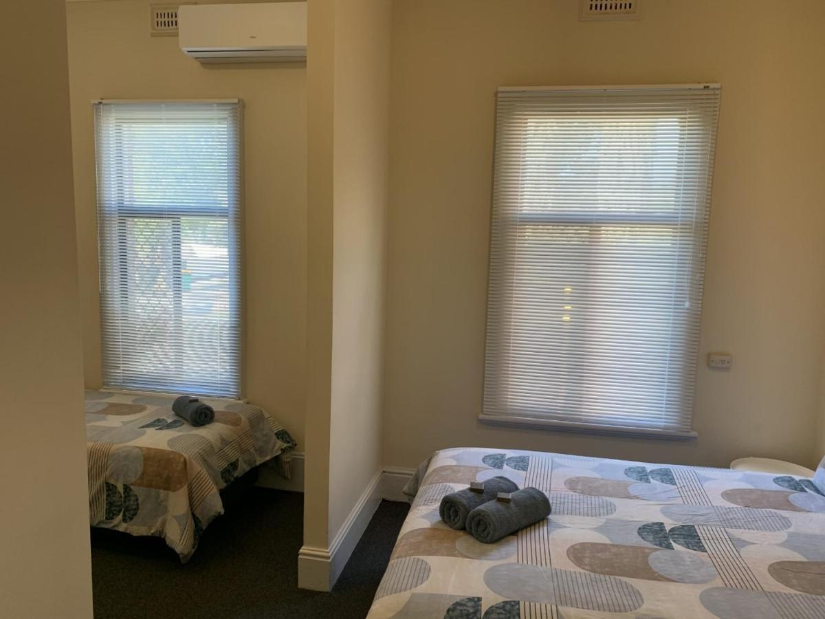 Donnybrook Hotel Wa Kültér fotó